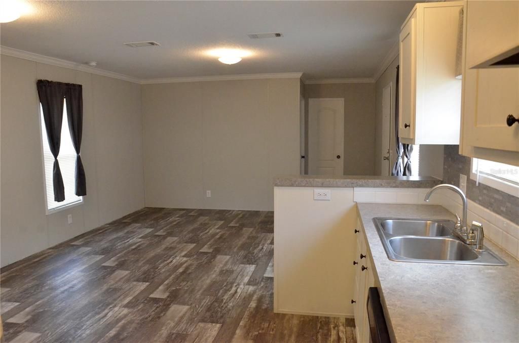 Active With Contract: $159,900 (2 beds, 2 baths, 840 Square Feet)