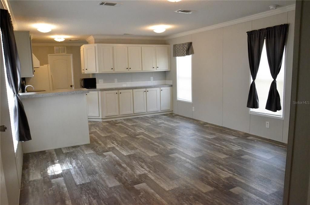 Active With Contract: $159,900 (2 beds, 2 baths, 840 Square Feet)