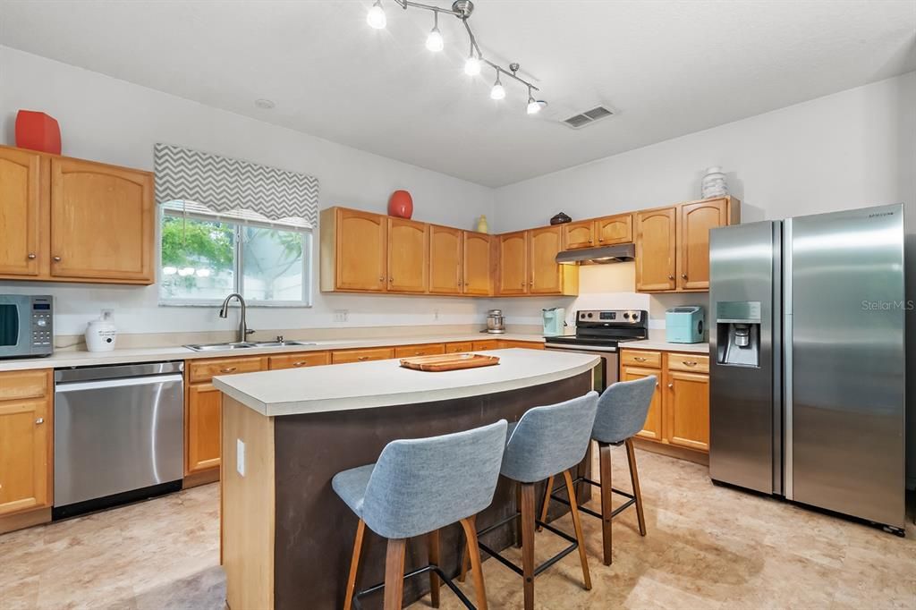 For Sale: $418,000 (3 beds, 2 baths, 1909 Square Feet)