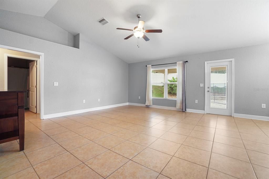 For Sale: $390,000 (4 beds, 2 baths, 1762 Square Feet)