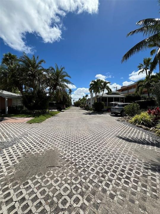 For Sale: $310,000 (1 beds, 1 baths, 540 Square Feet)