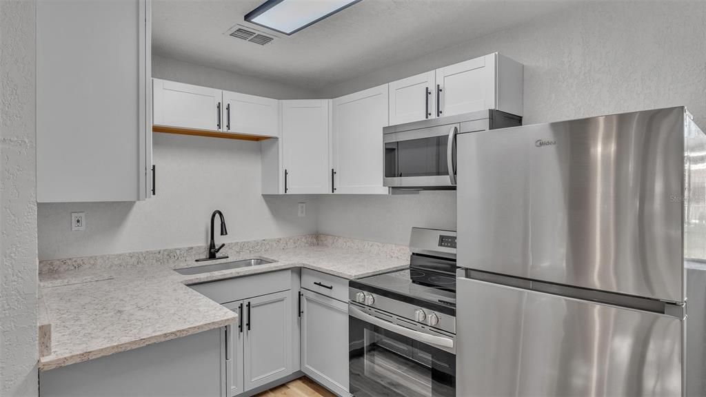 For Sale: $229,900 (3 beds, 1 baths, 994 Square Feet)