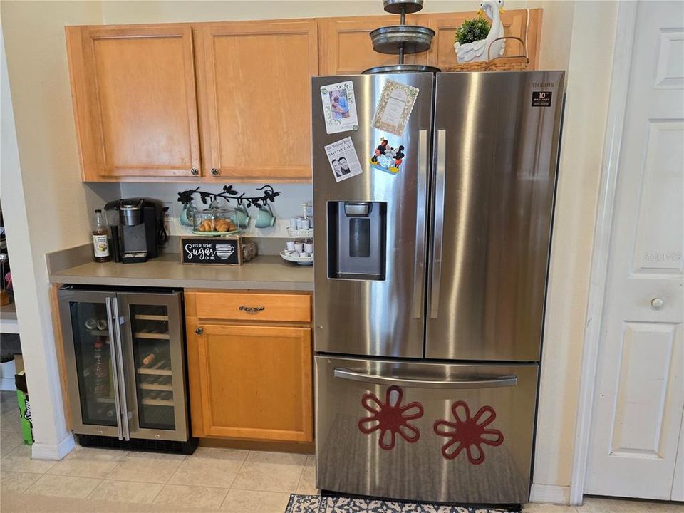 Kitchen (with beverage fridge)