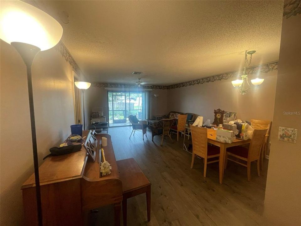 For Sale: $165,000 (2 beds, 2 baths, 1099 Square Feet)