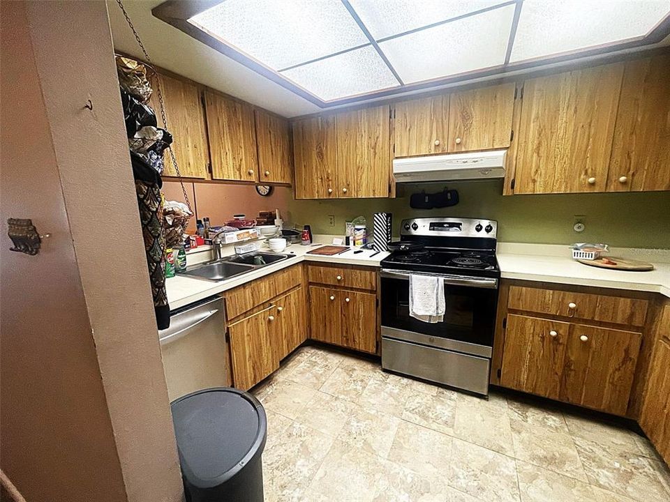 For Sale: $165,000 (2 beds, 2 baths, 1099 Square Feet)