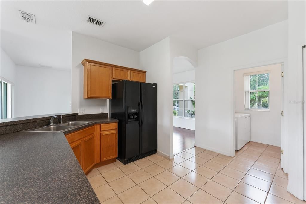 For Rent: $2,300 (4 beds, 2 baths, 1923 Square Feet)