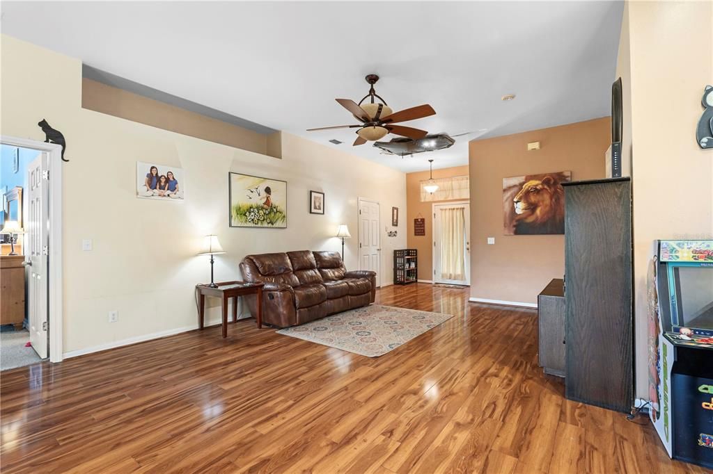 Active With Contract: $279,000 (3 beds, 2 baths, 1747 Square Feet)