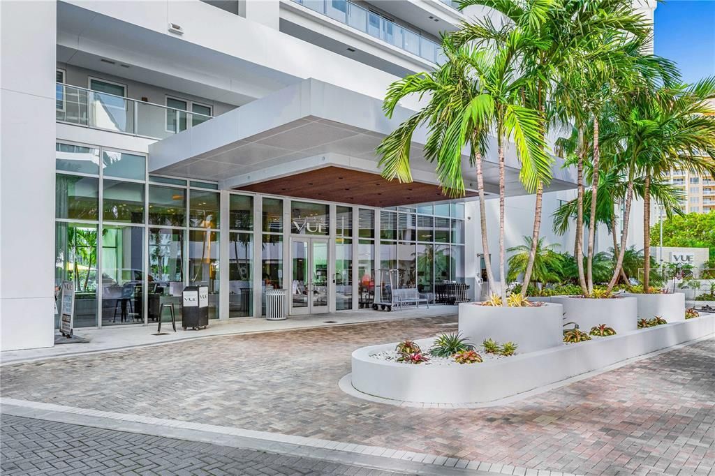 The entrance to The Vue offering friendly valet service to residents and guests everyday from 7am-11pm.  The concierge is available to residents 24/7.