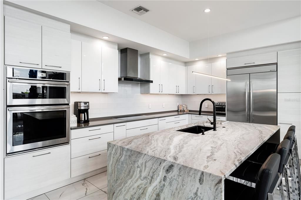 Seated island overlooking a gorgeous kitchen.