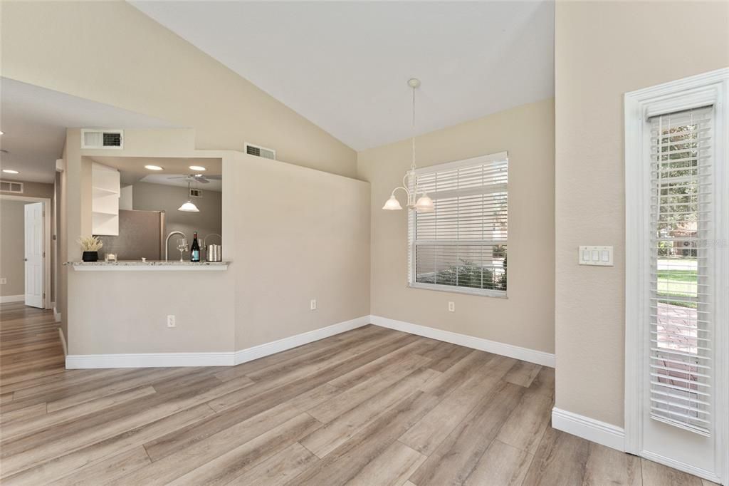 For Sale: $244,900 (2 beds, 2 baths, 1281 Square Feet)