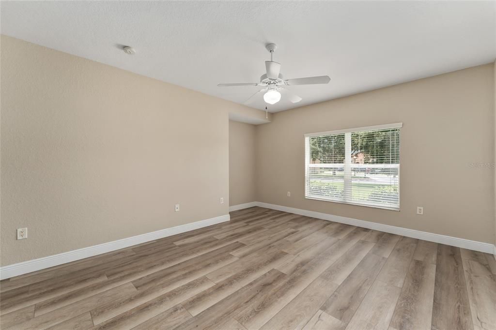 For Sale: $244,900 (2 beds, 2 baths, 1281 Square Feet)