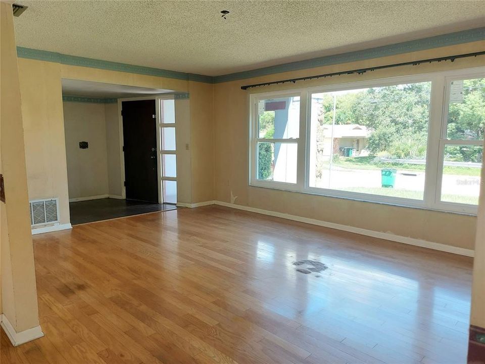 Living Room view to entrance