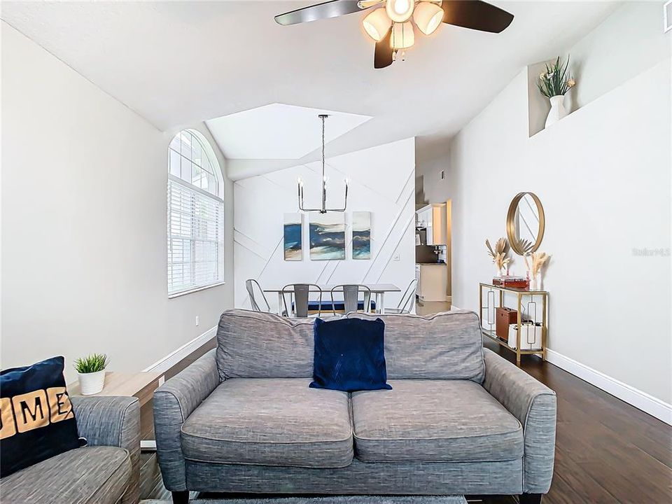 Active With Contract: $475,000 (4 beds, 2 baths, 1922 Square Feet)