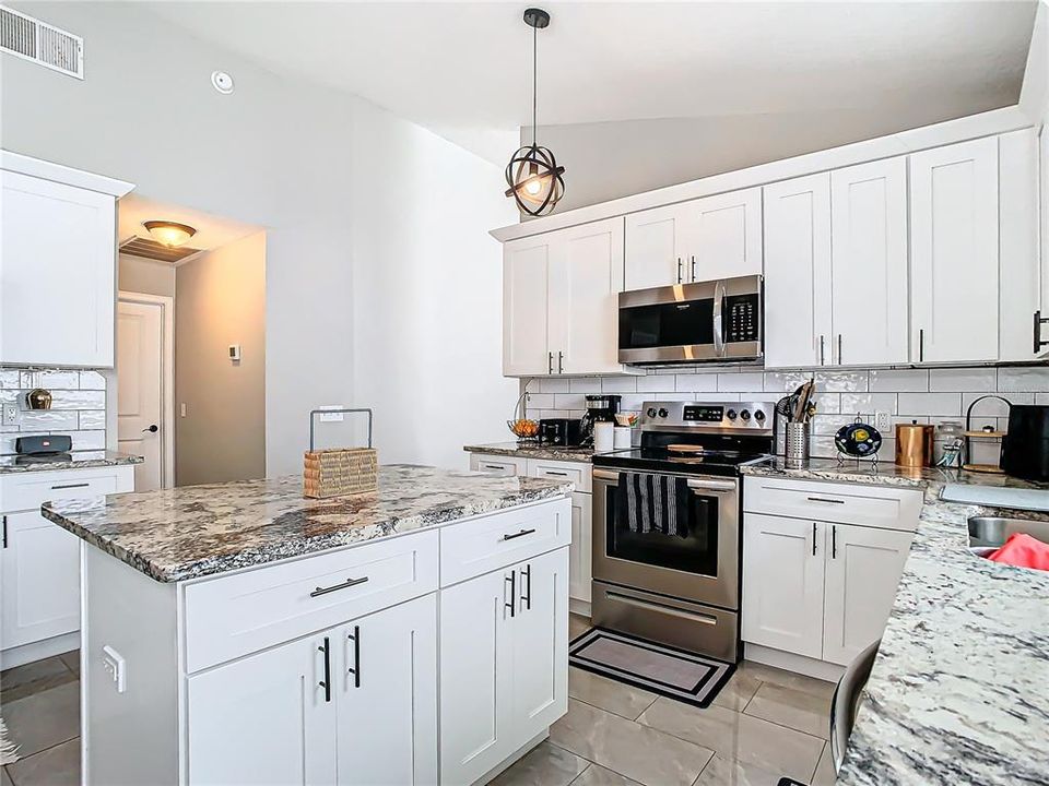 Active With Contract: $475,000 (4 beds, 2 baths, 1922 Square Feet)