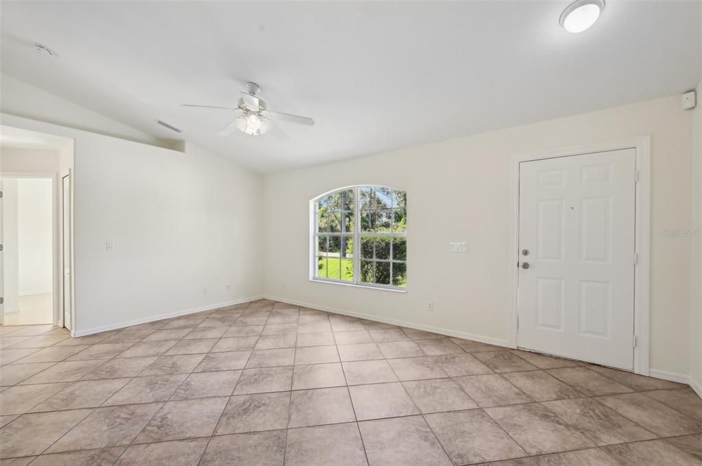 Active With Contract: $275,900 (3 beds, 2 baths, 1211 Square Feet)