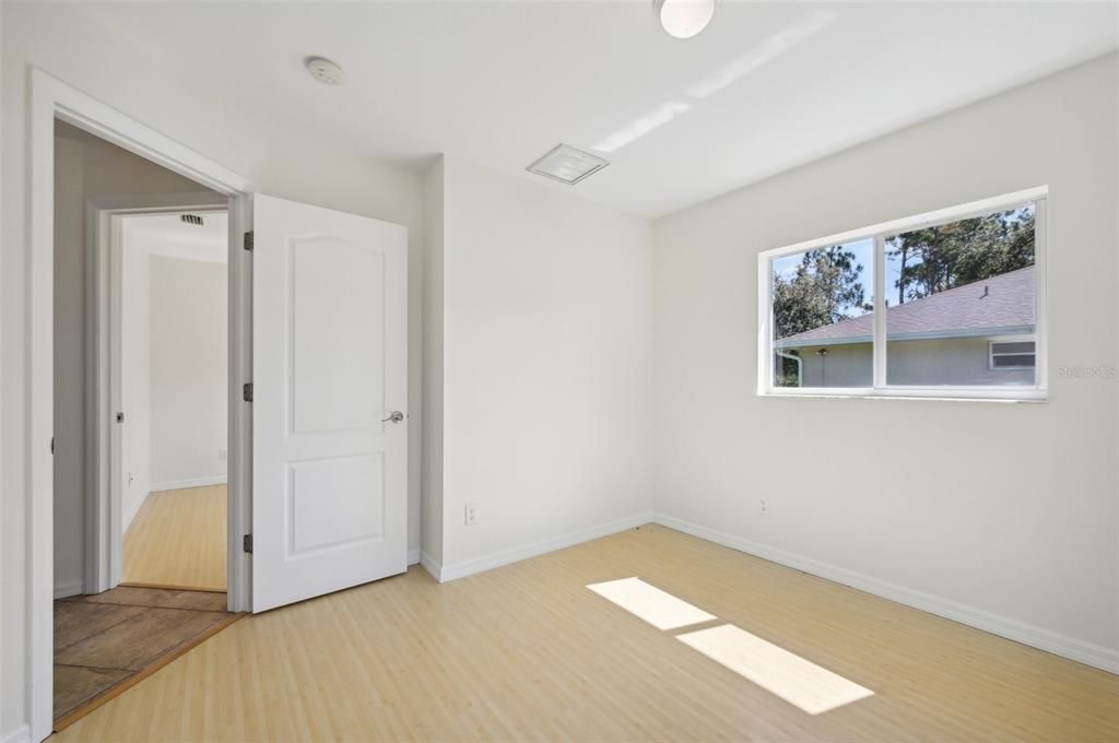 Active With Contract: $275,900 (3 beds, 2 baths, 1211 Square Feet)