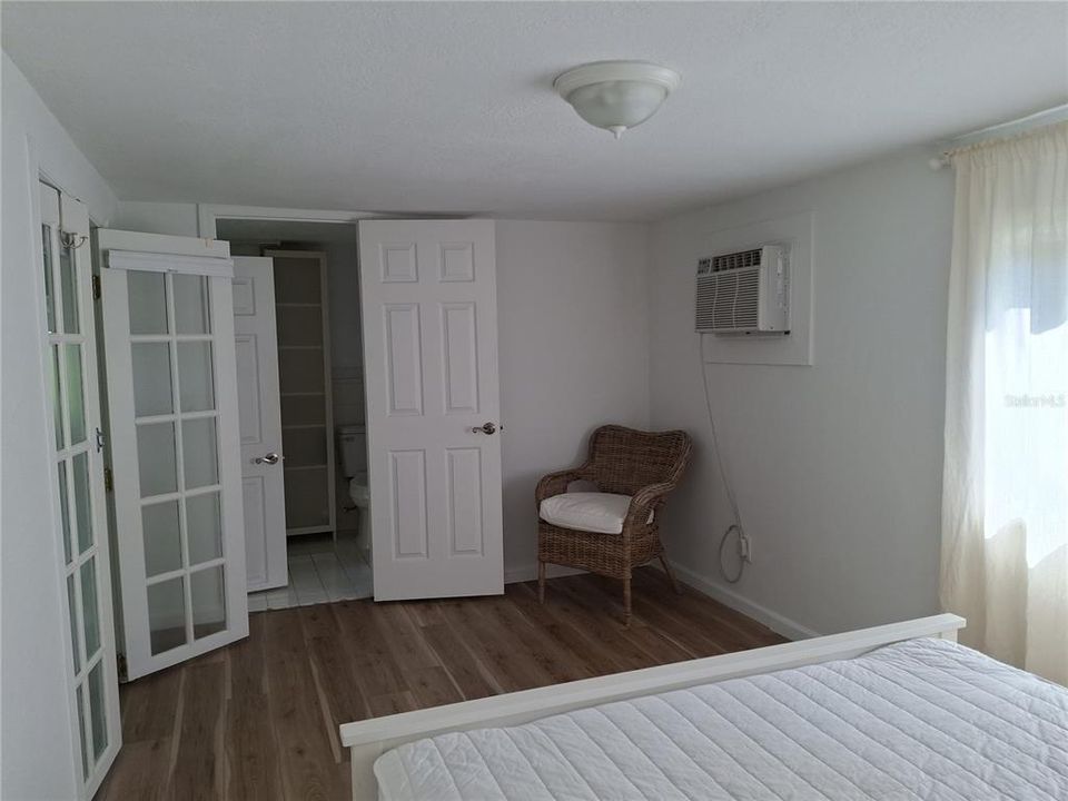 For Rent: $2,350 (2 beds, 1 baths, 450 Square Feet)