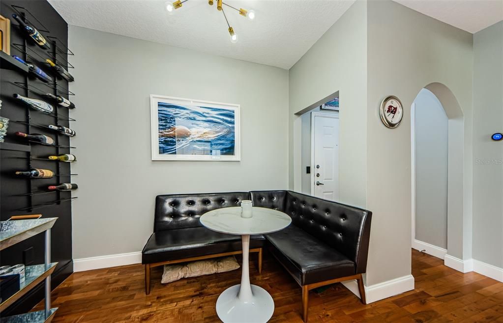 For Sale: $434,900 (1 beds, 1 baths, 934 Square Feet)