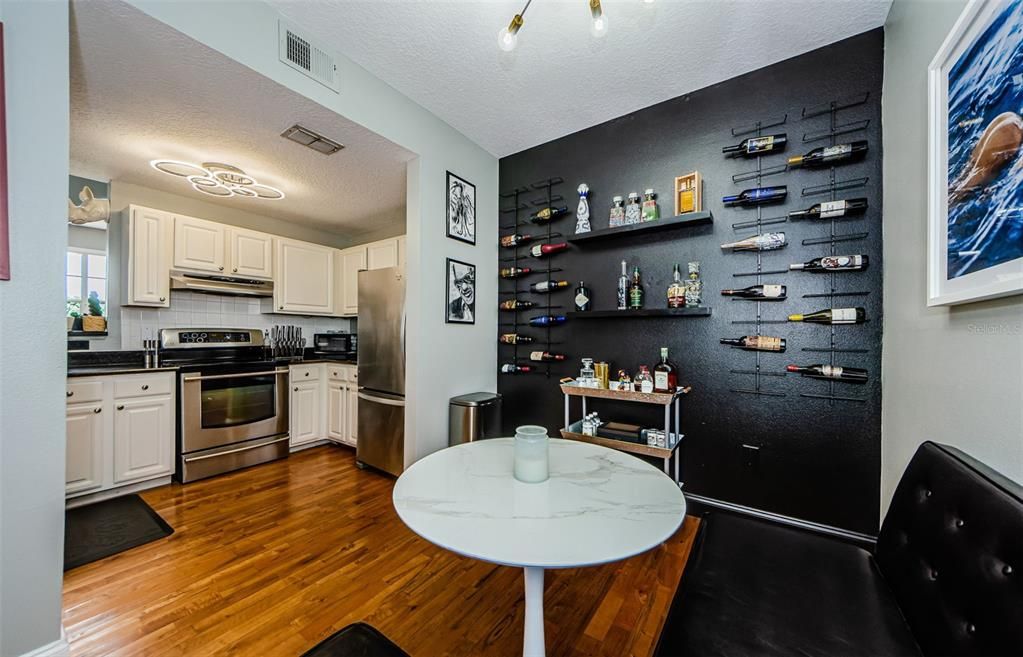 For Sale: $434,900 (1 beds, 1 baths, 934 Square Feet)