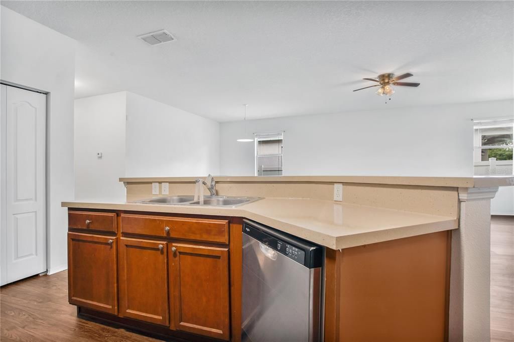 For Sale: $354,900 (4 beds, 2 baths, 1983 Square Feet)