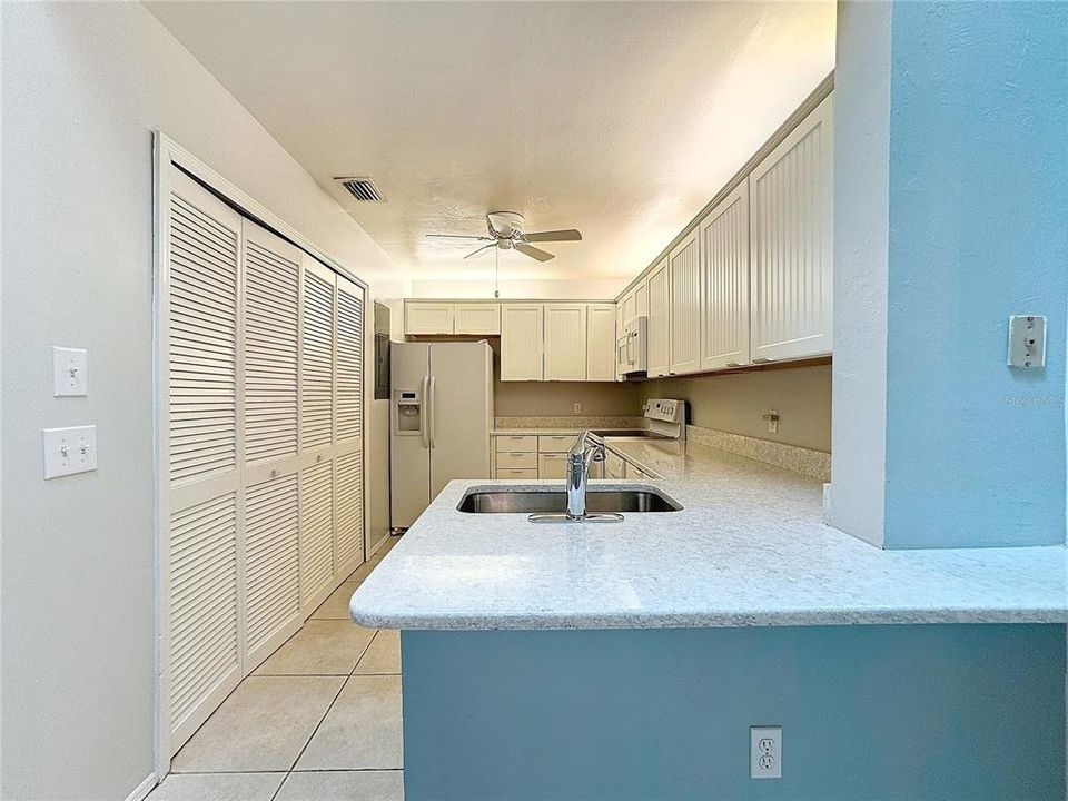 For Sale: $174,900 (2 beds, 2 baths, 1070 Square Feet)