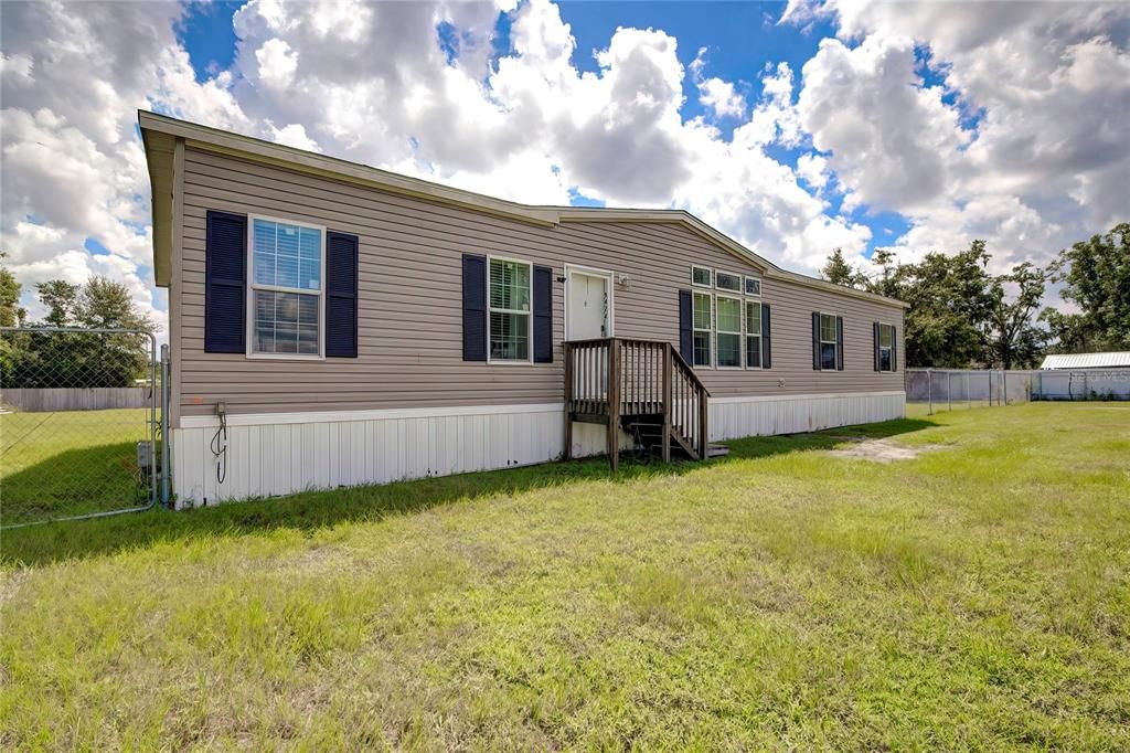 For Sale: $425,000 (3 beds, 2 baths, 1984 Square Feet)