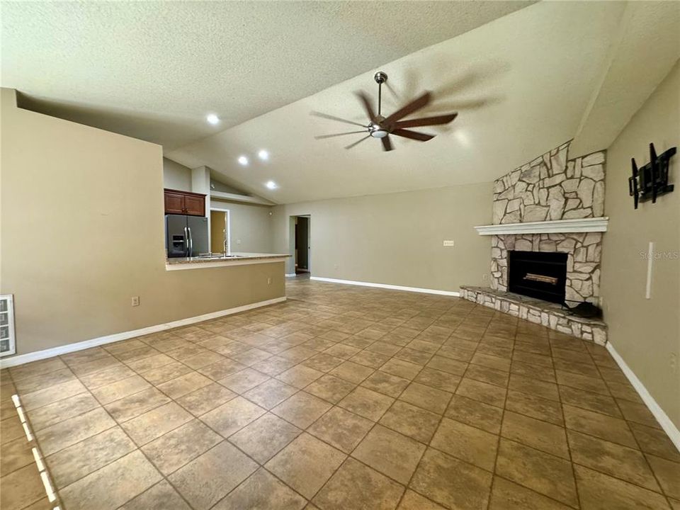 For Rent: $3,000 (4 beds, 2 baths, 1798 Square Feet)