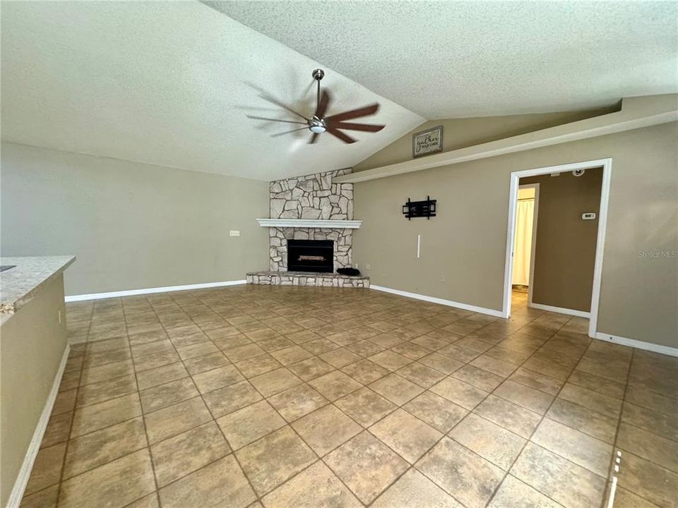 For Rent: $3,000 (4 beds, 2 baths, 1798 Square Feet)