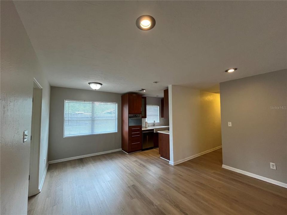 For Sale: $329,900 (3 beds, 1 baths, 1136 Square Feet)