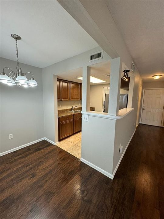 For Rent: $2,000 (2 beds, 1 baths, 924 Square Feet)