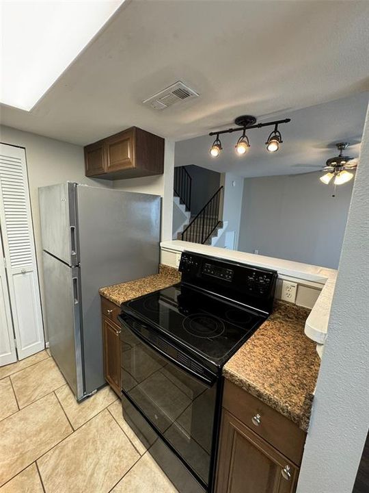 For Rent: $2,000 (2 beds, 1 baths, 924 Square Feet)