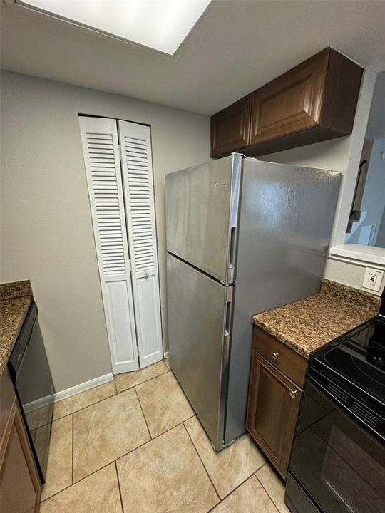 For Rent: $2,000 (2 beds, 1 baths, 924 Square Feet)