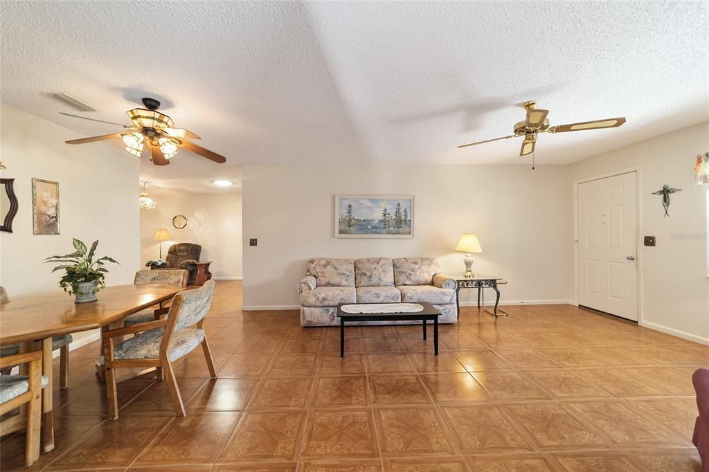 For Sale: $165,000 (2 beds, 2 baths, 1369 Square Feet)