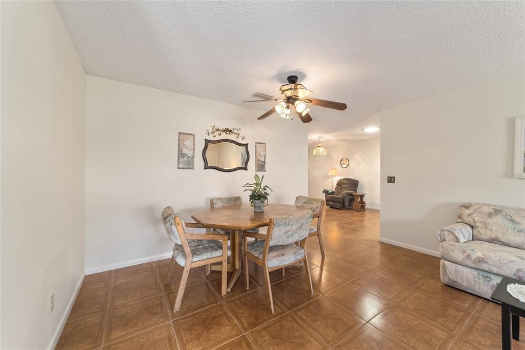 For Sale: $165,000 (2 beds, 2 baths, 1369 Square Feet)