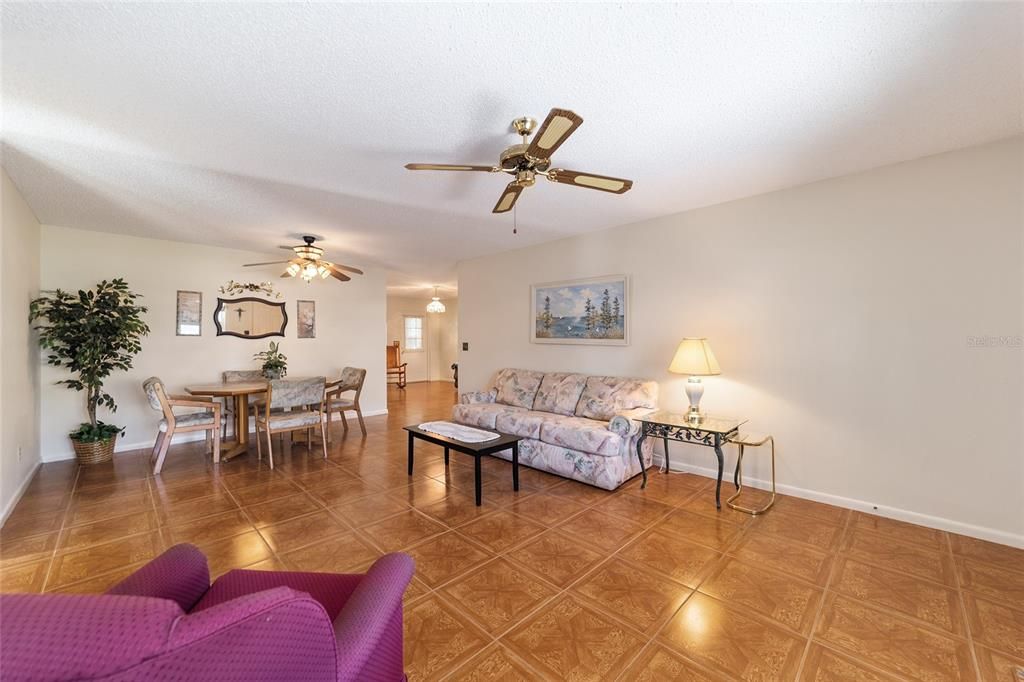 For Sale: $165,000 (2 beds, 2 baths, 1369 Square Feet)