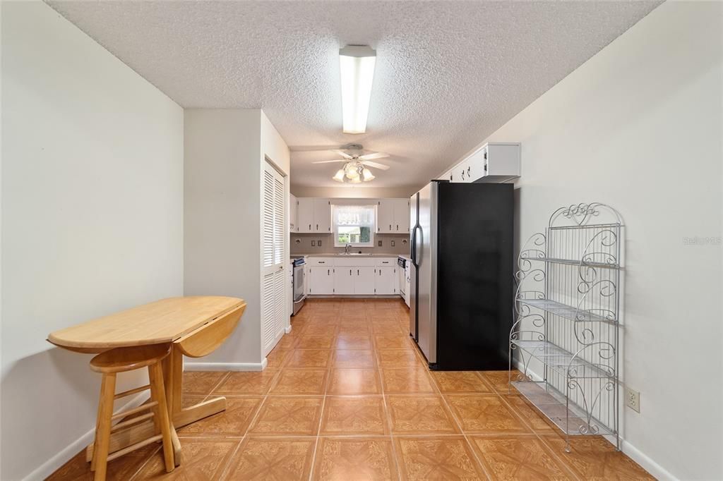 For Sale: $165,000 (2 beds, 2 baths, 1369 Square Feet)