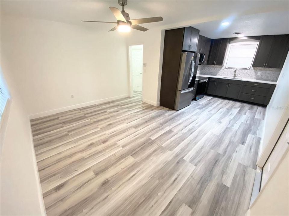 For Sale: $349,900 (3 beds, 2 baths, 832 Square Feet)