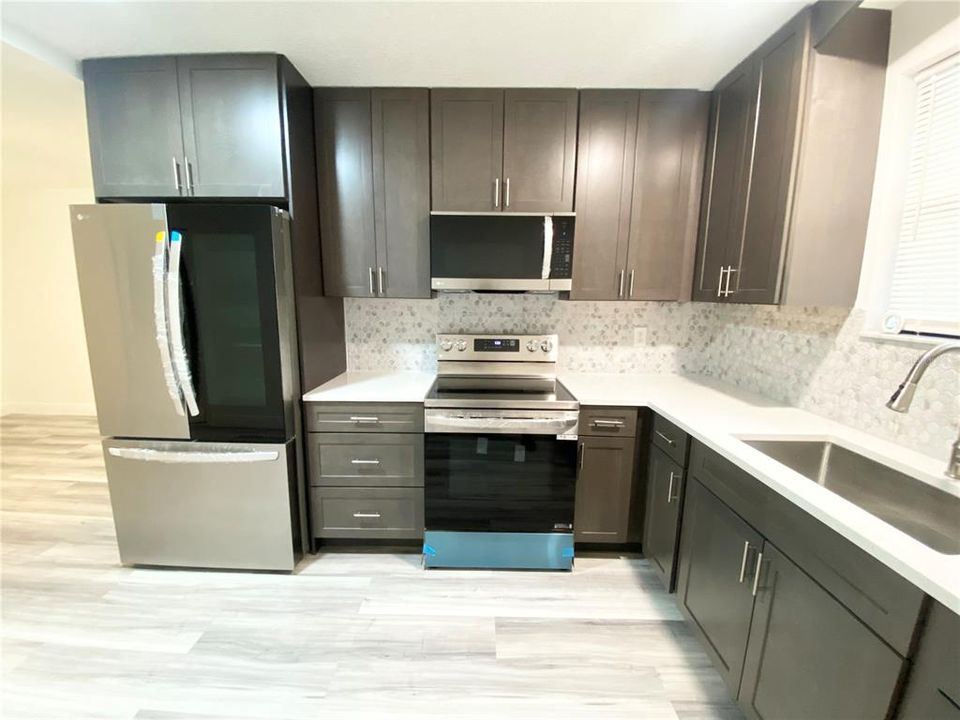 For Sale: $349,900 (3 beds, 2 baths, 832 Square Feet)