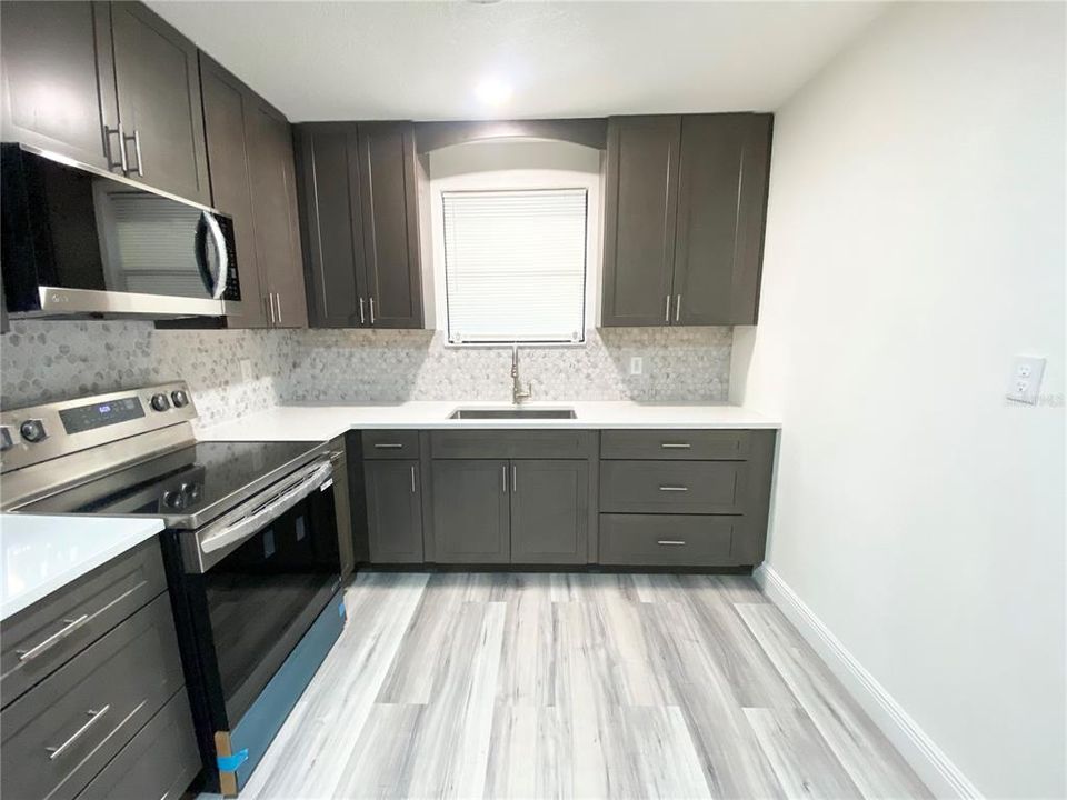 For Sale: $349,900 (3 beds, 2 baths, 832 Square Feet)