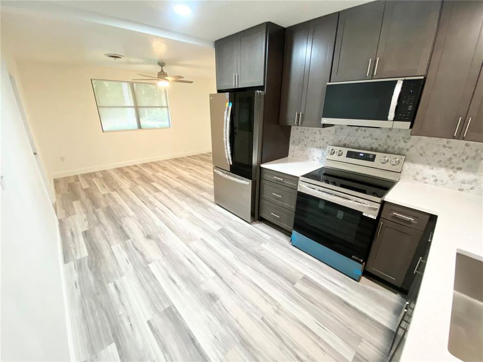 For Sale: $349,900 (3 beds, 2 baths, 832 Square Feet)