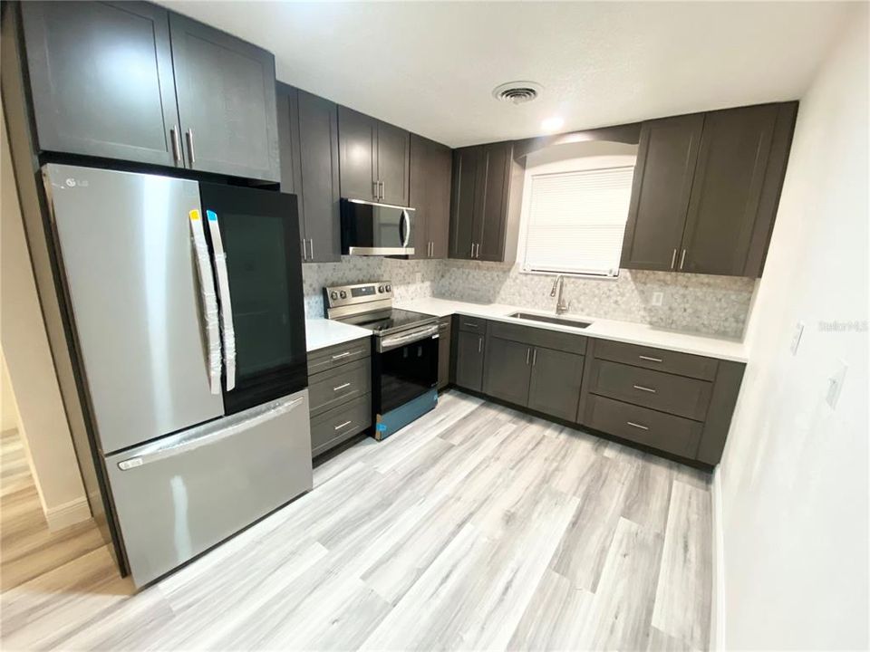 For Sale: $349,900 (3 beds, 2 baths, 832 Square Feet)