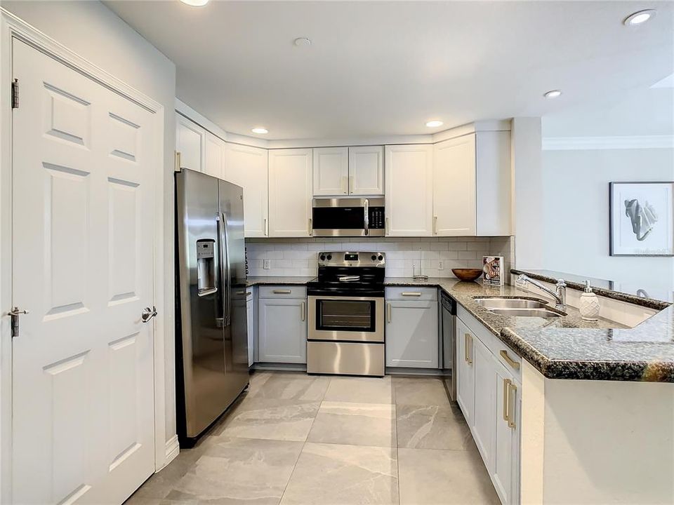 For Sale: $384,900 (3 beds, 3 baths, 1755 Square Feet)