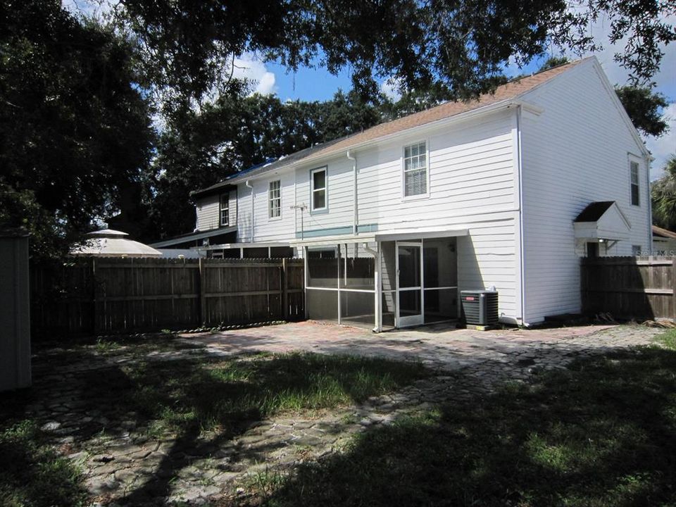 For Sale: $269,900 (2 beds, 2 baths, 1024 Square Feet)