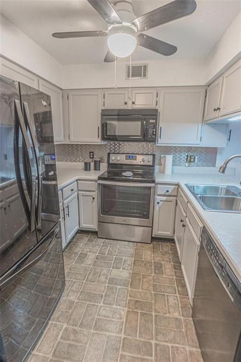 For Rent: $1,800 (2 beds, 2 baths, 1243 Square Feet)