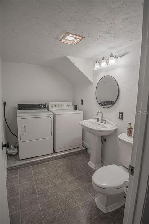 For Rent: $1,800 (2 beds, 2 baths, 1243 Square Feet)