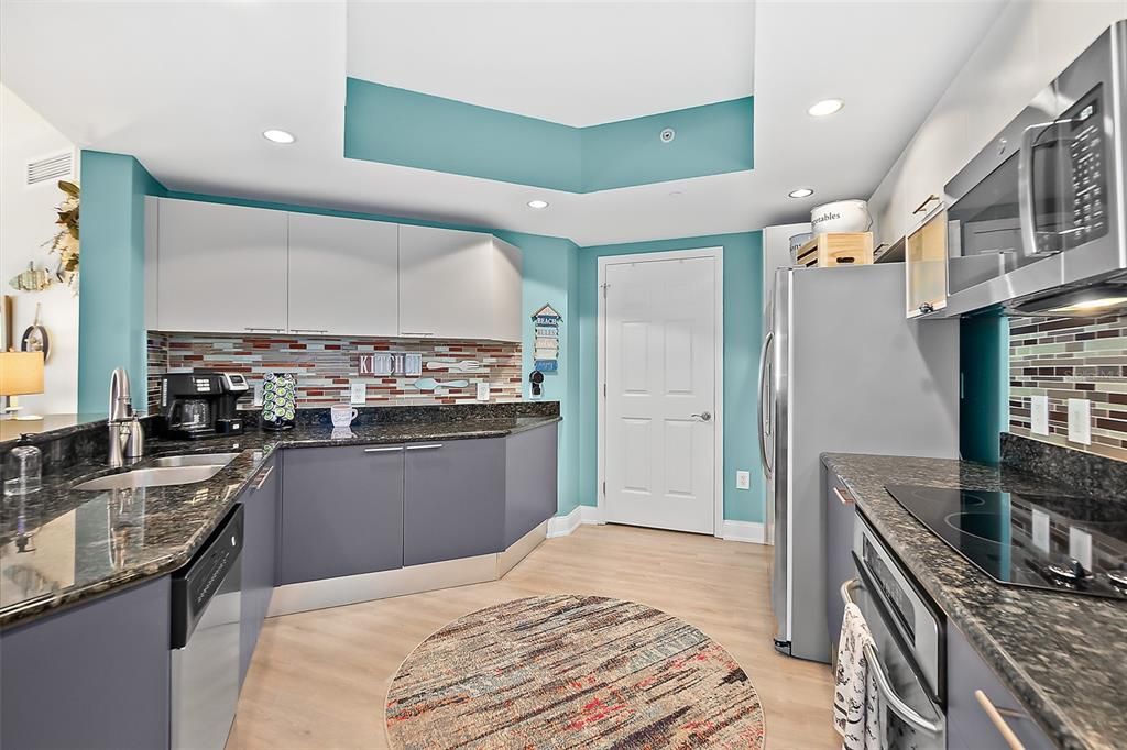 For Sale: $349,900 (2 beds, 2 baths, 1815 Square Feet)