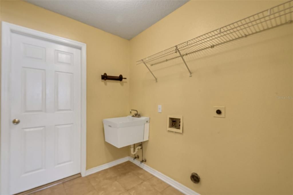 For Sale: $380,000 (3 beds, 2 baths, 1759 Square Feet)