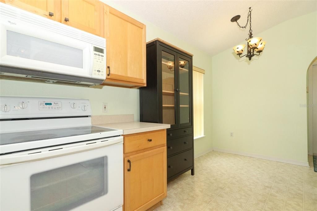 For Sale: $349,000 (3 beds, 2 baths, 1423 Square Feet)