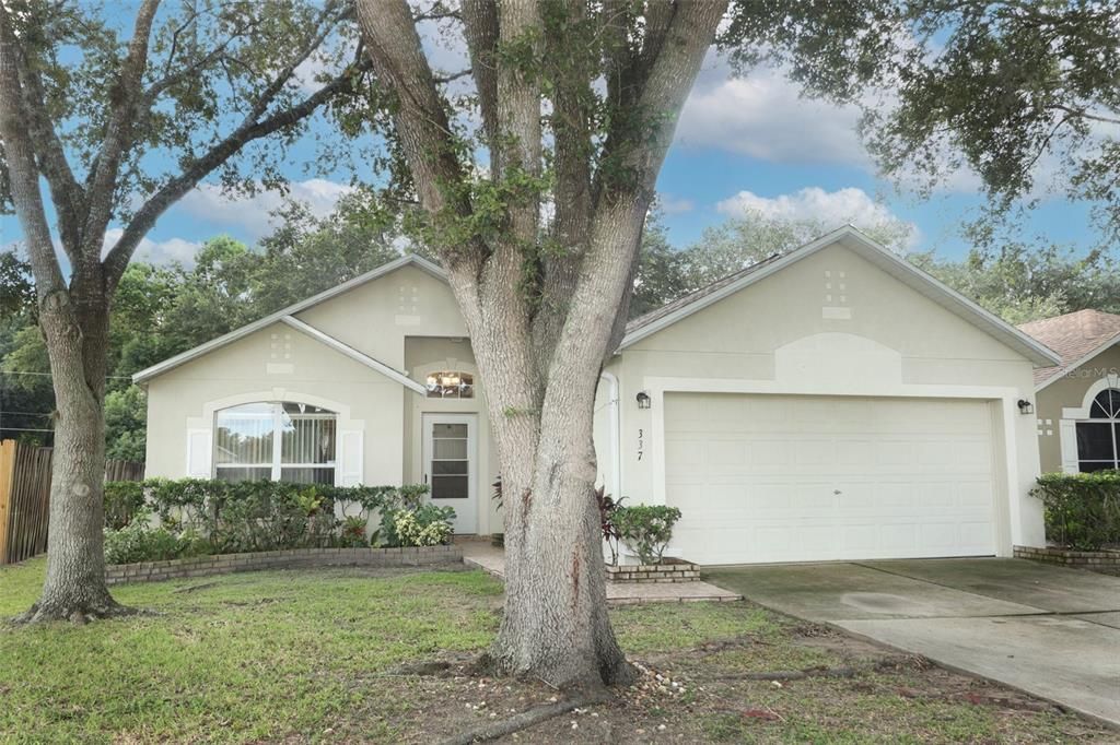 Active With Contract: $349,000 (3 beds, 2 baths, 1423 Square Feet)