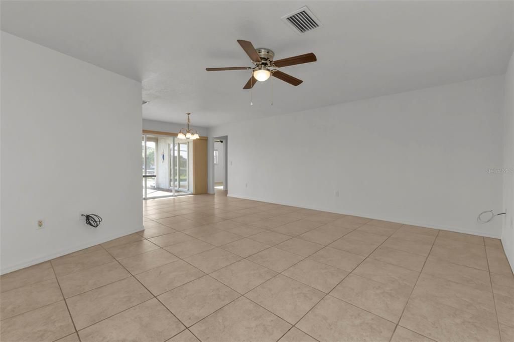 For Sale: $475,000 (2 beds, 2 baths, 1200 Square Feet)